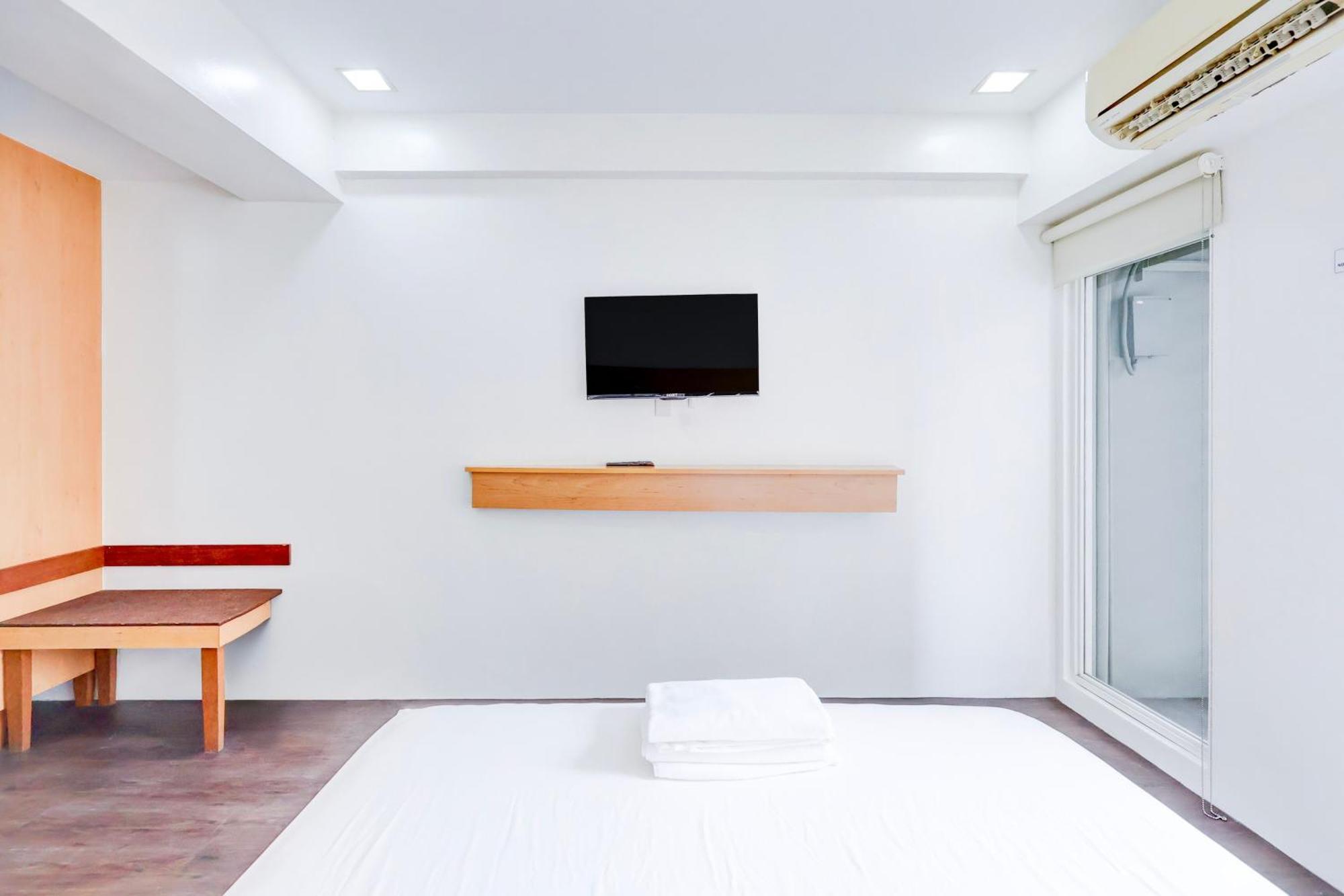 Collection O Brblock Boutique & Residences, Santa Cruz Olympia, Makati Макати Экстерьер фото